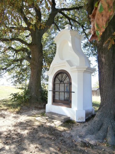 Barokní kaplička poblíž mařatického hřbitova