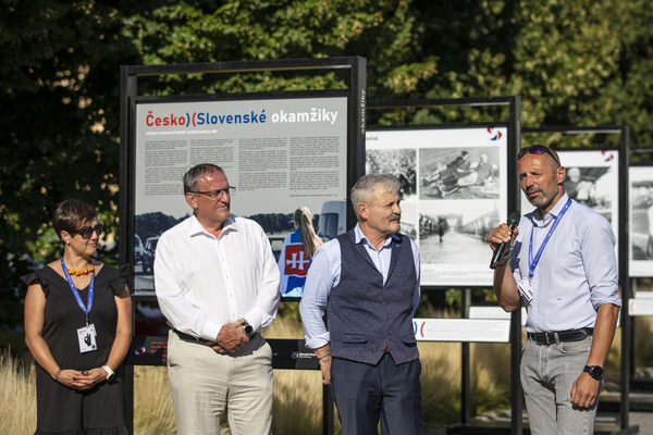 Česko/slovenské okamžiky připomíná výstava fotografií