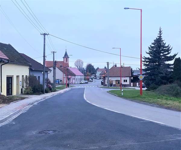 Oprava kanalizace v ulici Hlavní v Míkovicích je u konce