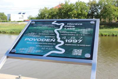 Pamětní deska u Moravy