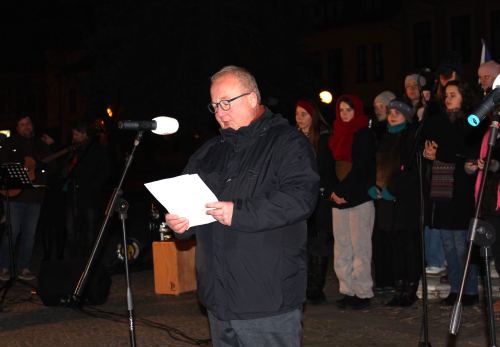 Zpívání k 17. listopadu.jpg