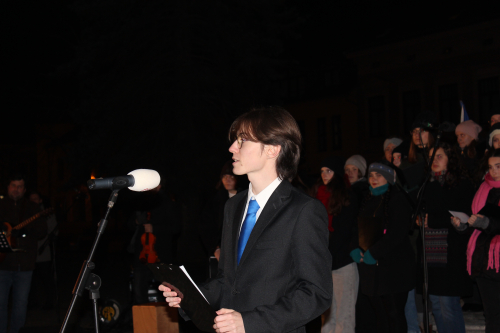 Zpívání k 17. listopadu.jpg