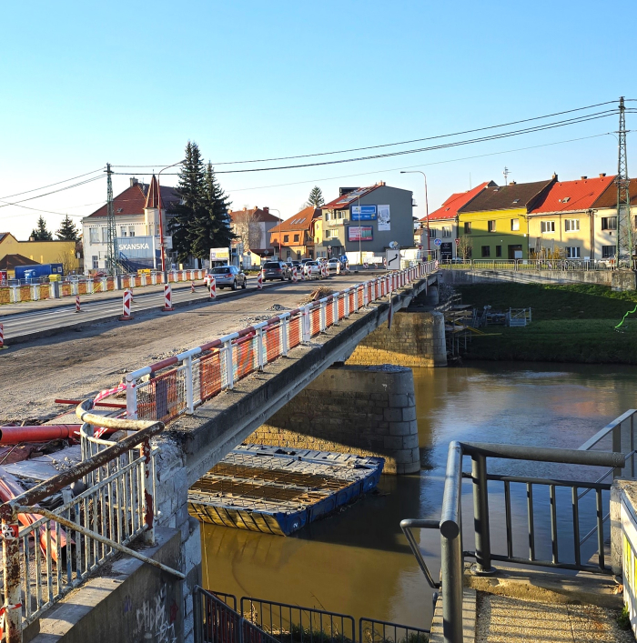 Rekonstrukce mostu J. A. Bati.jpg