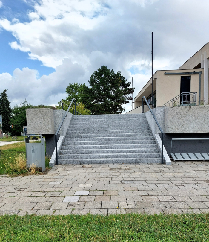 schodiště kino Hězda.jpg