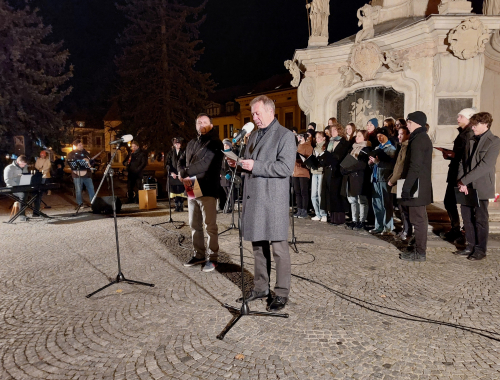 Zpívání k 17. listopadu.jpg