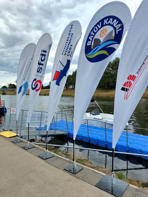 Slavnostní otevření plovoucího mola.jpg