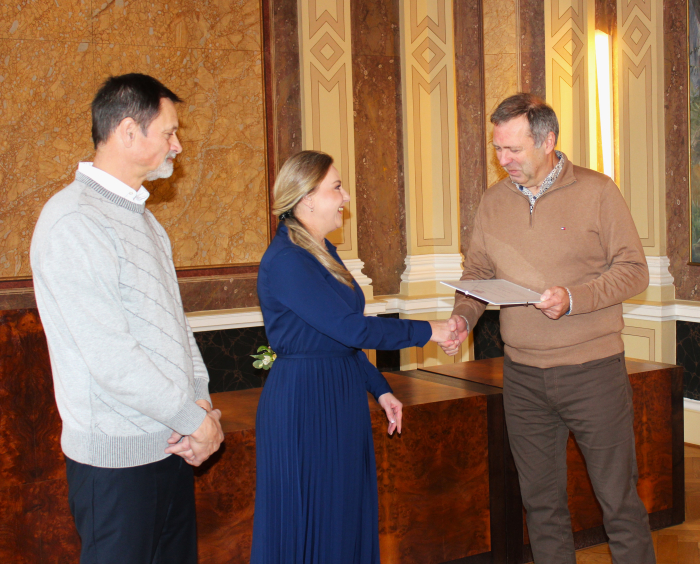 předání výtěžku vánoční sbírky.JPG