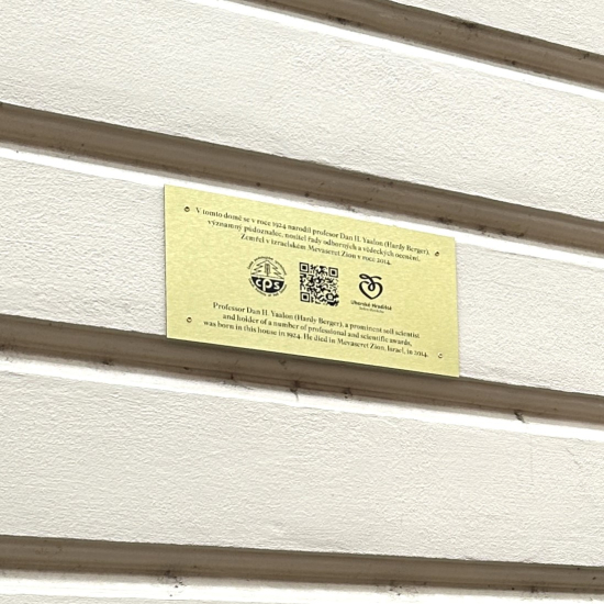 pamětní tabulka.JPG