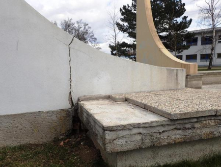 Kašna před Sportovní halou