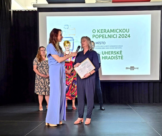 O keramickou popelnici 2024