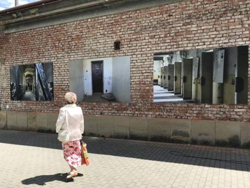 Exteriérová výstava Za zdmi věznice