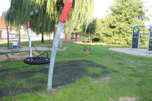 Za Plotem - hřiště.JPG