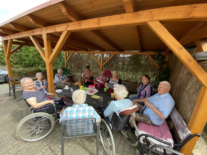 senioři - ilustrační foto.jpg