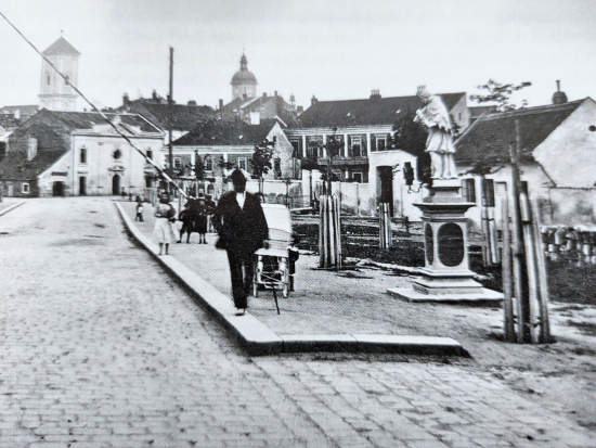 původní umístění sochy na Tyršově nábřeží