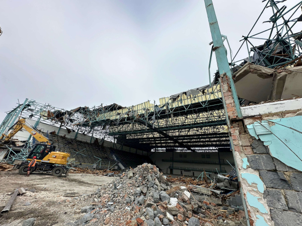 Bourání zimního stadionu