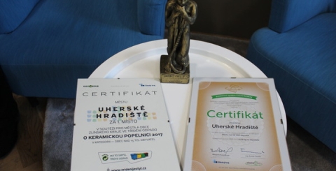 O keramickou popelnici