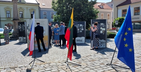 Pod cizím nebem.jpg