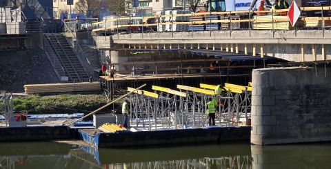 pontony na řece Moravě.jpg