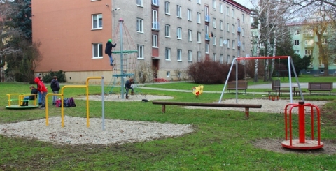 Pohled na dětské hřiště