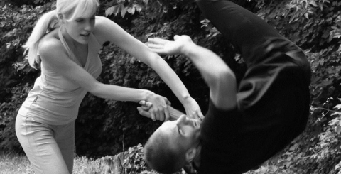 Kurzy sebeobrany, ilustrační obrázek