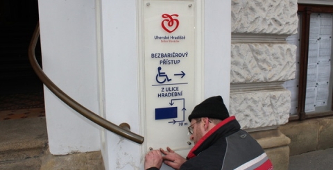 Instalace nového orientačního a navigačního systému na radnici