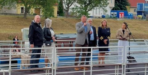 Slavnostní otevření plovoucího mola.jpg