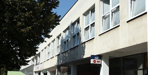 Obchodní dům ve Štěpnicích s novými okny