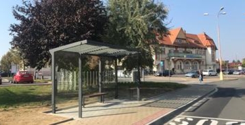 Autobusová zastávka u vlakového nádraží