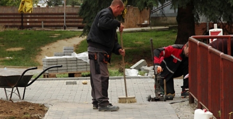 Oprava chodníku na sídlišti Louky