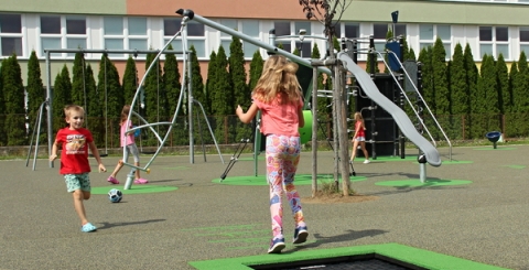 Dětské hřiště vedle základní školy na Východě