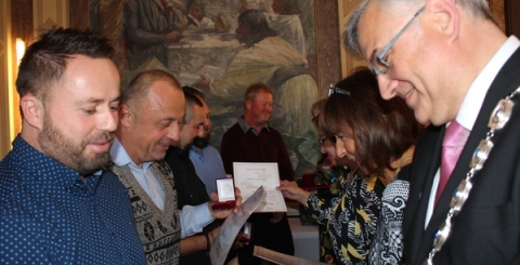 Dárci krve si na radnici převzali ocenění