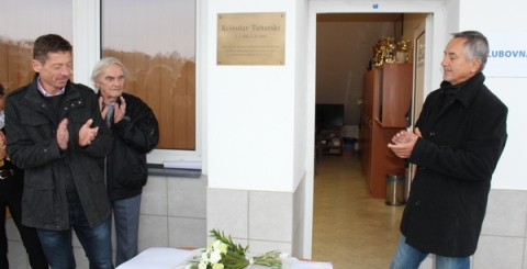 Atleti odhalili pamětní desku Květoslavovi Tichavskému