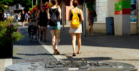 Léto v Uherském Hradišti, ilustrační fotografie ukazuje pohled do Havlíčkovy ulice.JPG