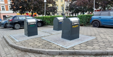 Podzemní kontejnery v centru města už slouží lidem