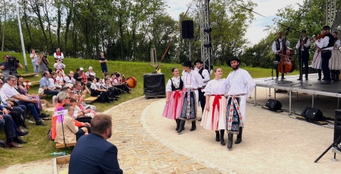 Město otevřelo svou novou kulturní scénu pod širým nebem 