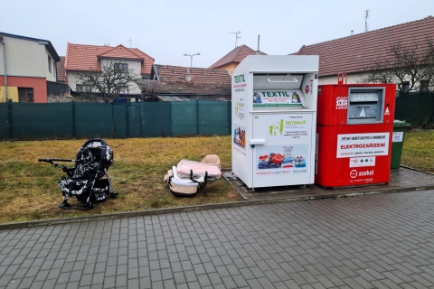 Nevhodný odpad na ulici 1. Máje