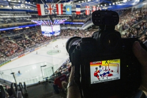 fotoaparát namířený na ledovou plochu