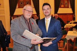 Ing. Ladislav Šupka a autor knihy Sametová revoluce v Uherském Hradišti Pavel Portl.